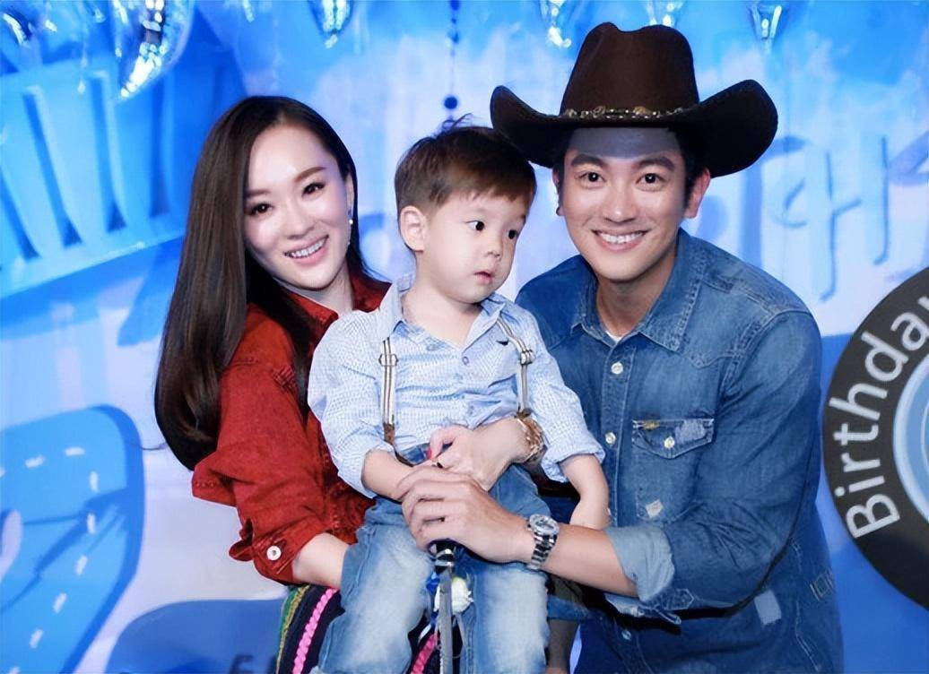 设造假杜江和霍思燕的体面还在吗？AG真人结婚10年从秀恩爱到人(图2)